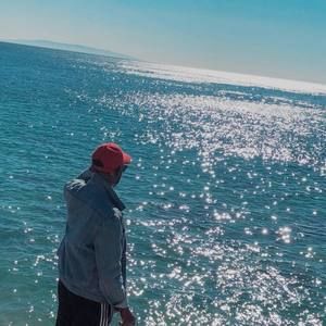 Meet your Posher, Derrick